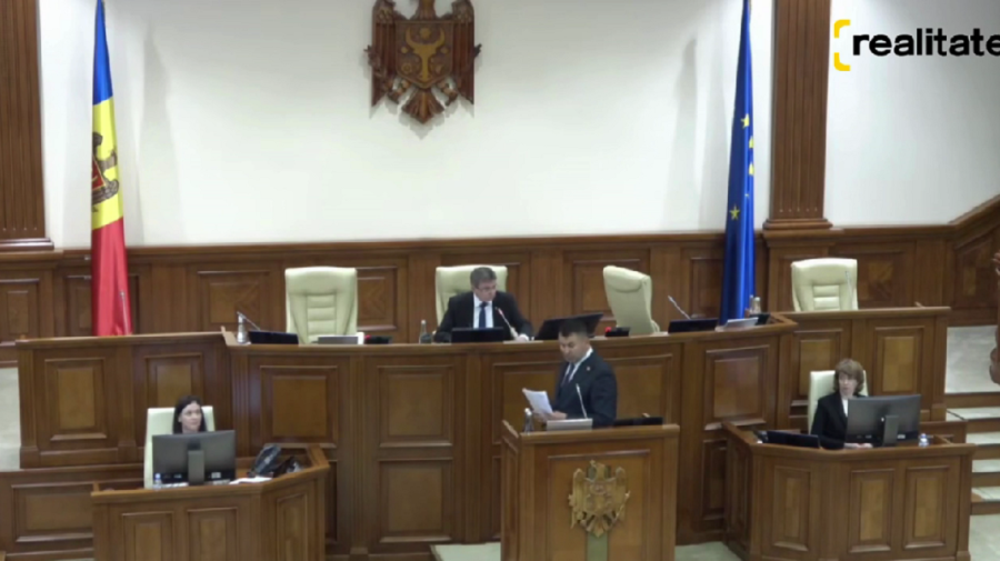 Deputatul Verșinin, lipsit de dreptul de a lua cuvântul timp de 3 ședințe. Costiuc către Grosu: ”Oricum nu vă ajută”
