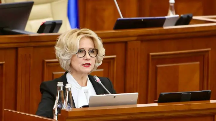 ”Cel mai des sunt întrebată ”Dar pe tine te-au sunat?” O deputată cere audieri în Parament pe subiectul escrocheriilor