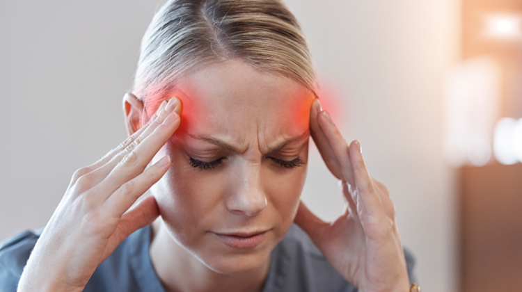 Simptomele care arată că durerea de cap ascunde o afecțiune cerebrală serioasă. Ce spun medicii neurologi