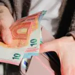 Curs valutar 11 august 2026: Cât valorează un euro și un dolar