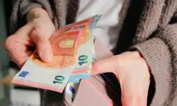 Curs valutar 11 august 2026: Cât valorează un euro și un dolar