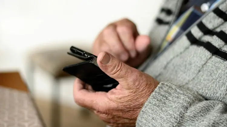Fraudele telefonice au lăsat oamenii fără aproape două milioane de lei în doar 24 de ore