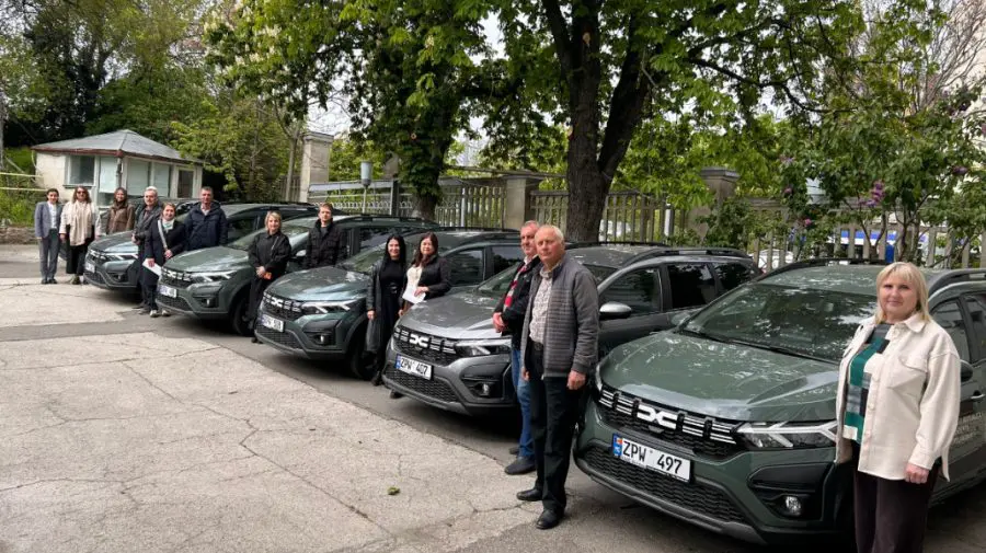 Sprijin pentru copiii cu dizabilități: Cinci automobile noi pentru specialiștii din teritoriu