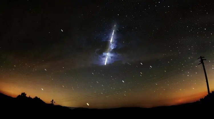 VIDEO S-a auzit un dublu boom sonic și clădirile s-au zguduit: momentul în care un meteor s-a fragmentat deasupra SUA