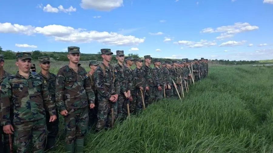 Militarii au intervenit la Călărași pentru prevenirea inundațiilor, după ploile abundente