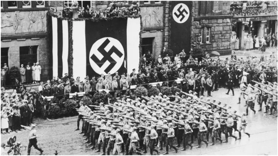 Descoperiri șocante pentru mii de familii din Germania. Die Zeit a făcut publice arhivele cu milioane de membri ai Partidului Nazist