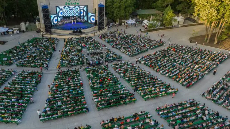 Muzică live, artiști de top și transport organizat. De ce să vii pe 29 mai la Teatrul Verde