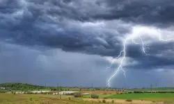 Prognoza meteo pentru 7 august: Caniculă nu cedează, însă sunt posibile ploi și descărcări electrice izolate