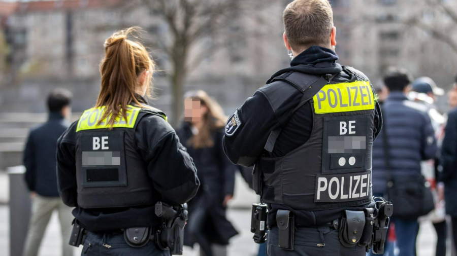 Berlinul intenționează să interzică steagurile sovietice, rusești și belaruse pe 8 și 9 mai