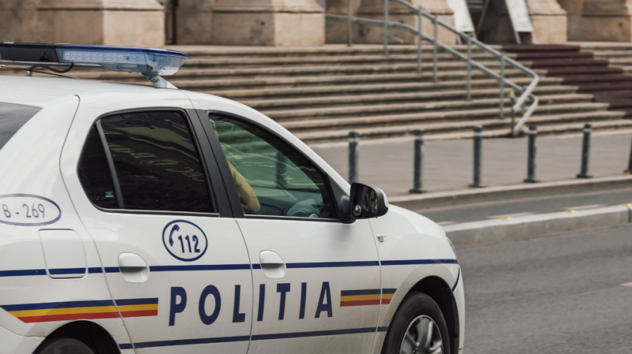Un adolescent ar fi fost ținut fără hrană și obligat să doarmă afară de propria mamă: ce spun autoritățile