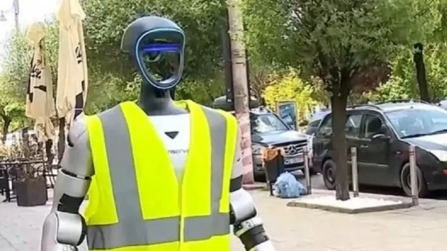 Primul oraș din România unde roboții fac ordine pe străzi și vorbesc cu trecătorii