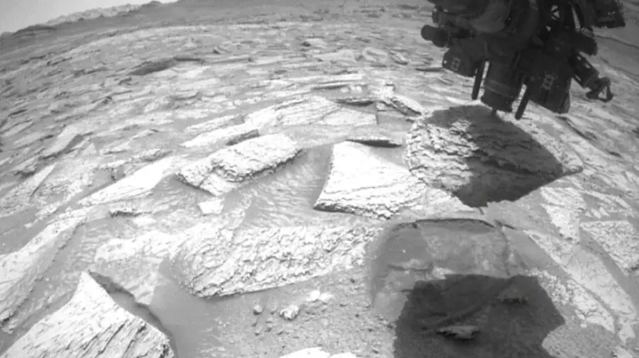 Roverul NASA Curiosity, blocat 6 zile pe Marte de un bolovan de 13 kg. Incident fără precedent
