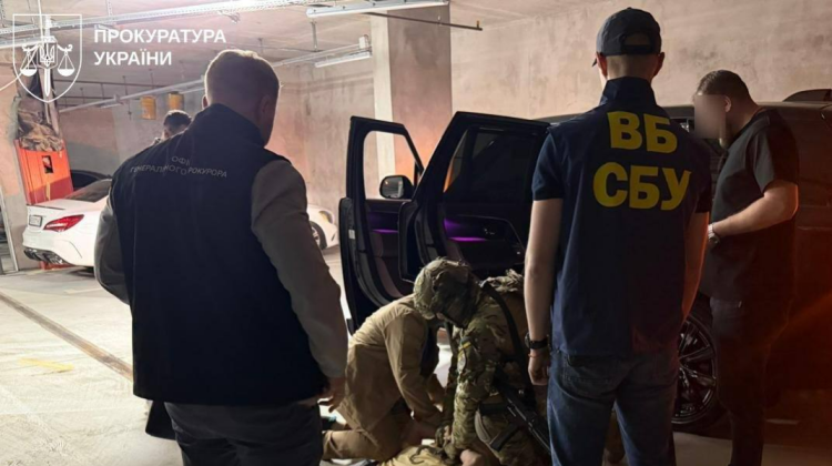 Mită pentru scutirea de serviciul militar: un ofițer ucrainean SBU și complicele său, reținuți cu zeci de mii de dolari