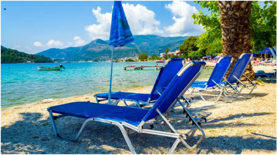 Un turist a dat în judecată agenția după o vacanță în Grecia. Nu găsea șezlonguri libere din cauza prosoapelor