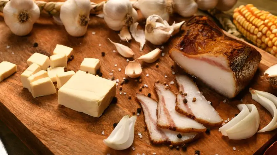 TOP al alimentelor sănătoase: untura de porc a depășit portocalele și roșiile