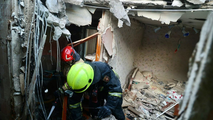 FOTO VIDEO Un mort și șase răniți în atacurile rusești. Kievul a răspuns cu un raid asupra unei rafinării