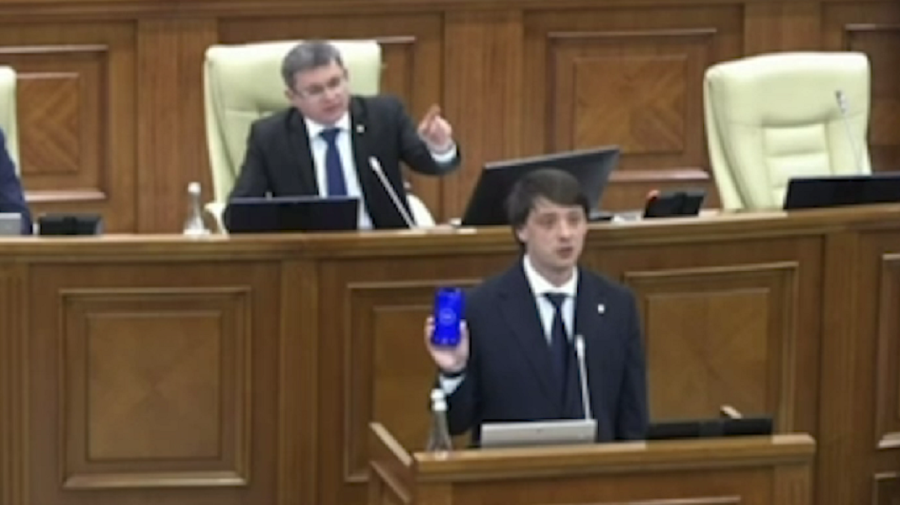 Scandal în Parlament! Grosu a oprit microfonul după ce Verșinin a spus: ”Idioți utili”. Reacția neașteptată a opoziției