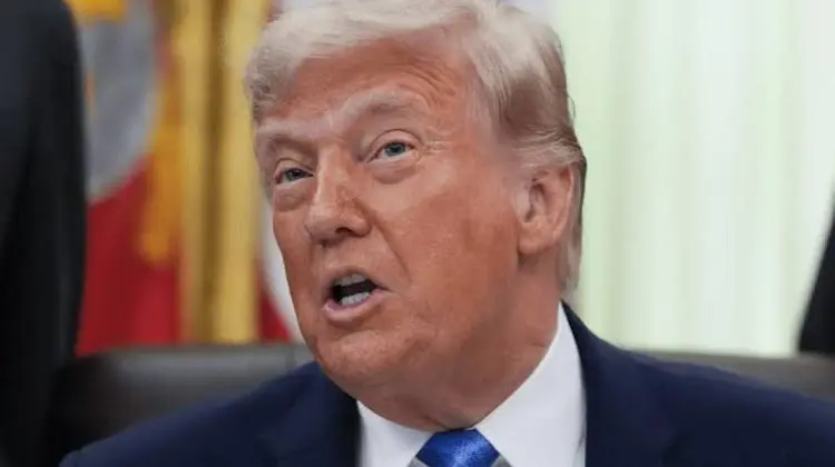 Trump se declară „îngerul păzitor” al Orientului și amenință Iranul cu taxe în Ormuz