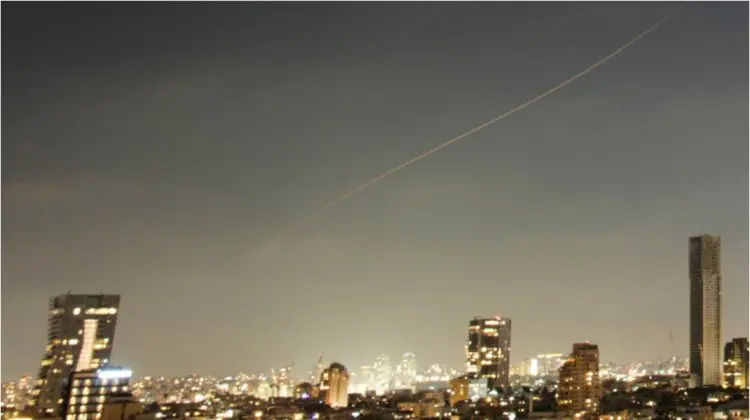 VIDEO Iranul a atacat Israelul cu rachete și drone. Teheranul amenință cu atacuri „zi și noapte” timp de o săptămână