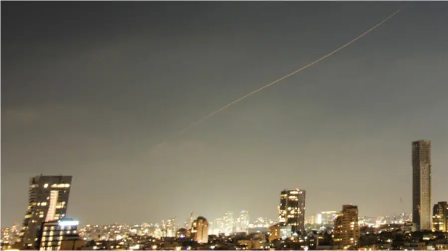 VIDEO Iranul a atacat Israelul cu rachete și drone. Teheranul amenință cu atacuri „zi și noapte” timp de o săptămână