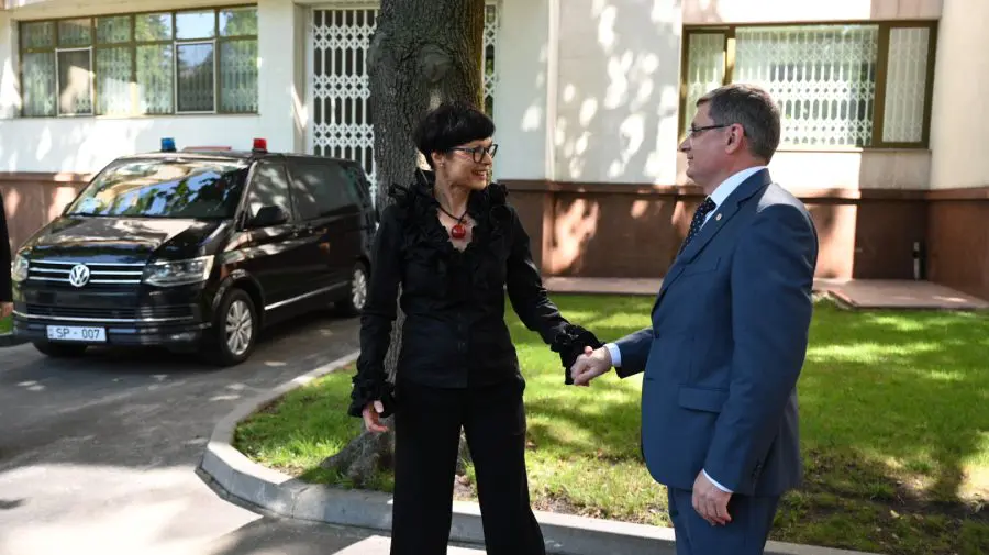 Marta Kos, primită la Parlament. Discuțiile purtate cu speakerul și membrii Comisiei integrare europeană