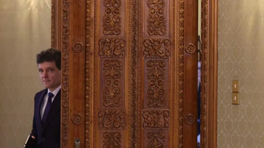 Blocaj total în negocierile pentru formarea noului Guvern al României. Șanse minime ca un premier să fie desemnat luni