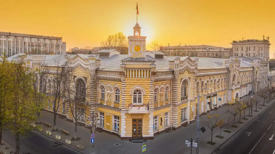 Excursii gratuite pentru cei pasionați de istoria capitalei. Participanții vor descoperi moștenirea lui Carol Schmidt