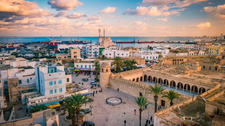 Proiect la Guvern: Diplomații moldoveni să poată călători în Tunisia fără vize