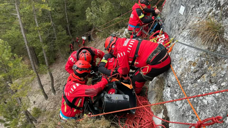 VIDEO Tragedie în Cheile Turzii: un tânăr de 22 de ani a murit după ce a căzut de la 50 de metri