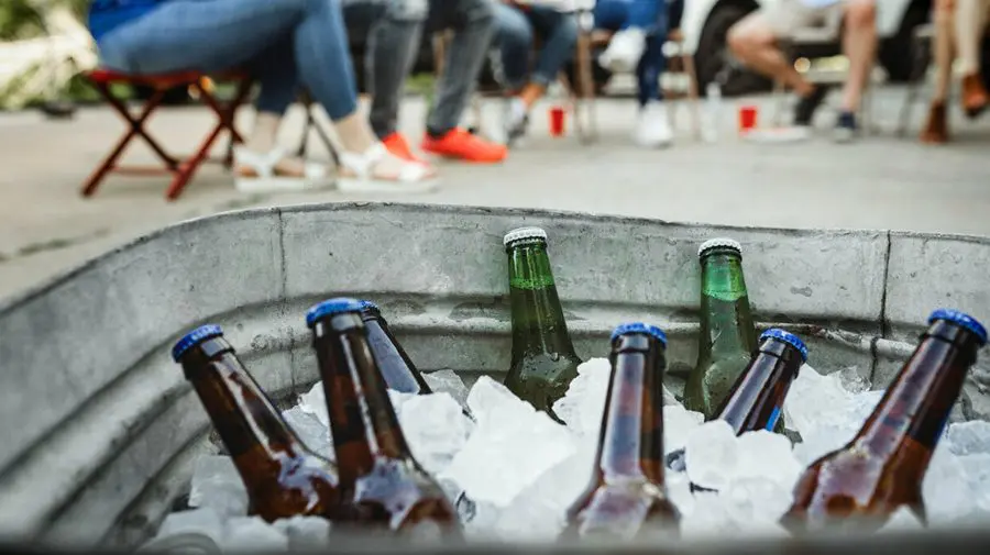 Paris: autoritățile impun restricții la alcool din cauza temperaturilor de până la 41°C și a presiunii pe spitale