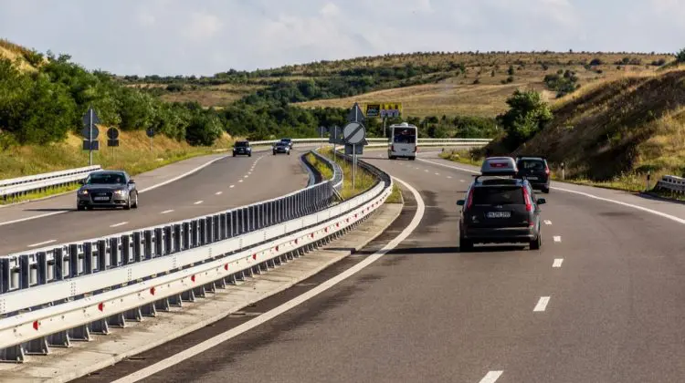 O fetiță de 12 ani din Bulgaria și-a salvat mama care a leșinat la volan, pe autostradă. Reacția ei a fost neașteptată