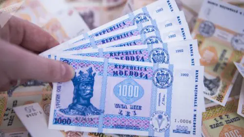 Salariul mediu a ajuns la 16,8 mii de lei în Moldova. Cât a crescut în termeni reali