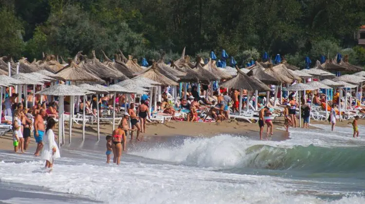 Un bărbat de 56 de ani s-a înecat în mare în stațiunea Mamaia. Poliția a deschis o anchetă