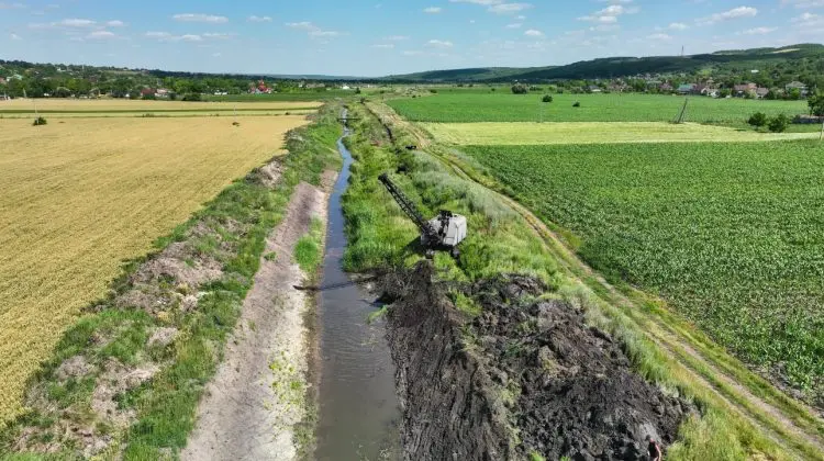 Continuă decolmatarea râului Botna: 15 kilometri din raionul Ialoveni vor fi curățați până la sfârșitul anului