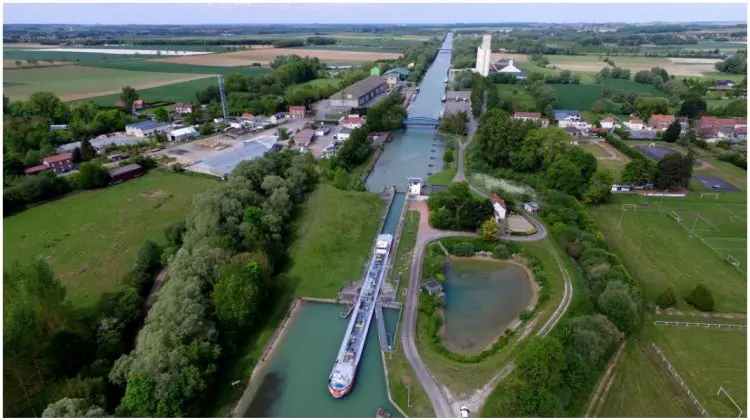 Europa construiește un canal uriaș de 4,3 miliarde de euro. Ar putea elimina un milion de camioane de pe șosele anual