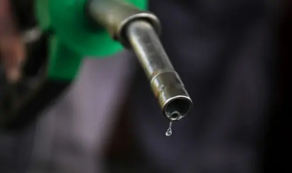 Benzina se scumpește cu 2 bani! ANRE anunță noi prețuri la pompă