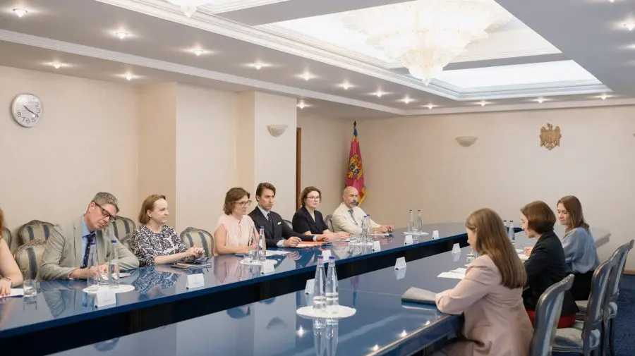 VIDEO Comisara europeană pentru mediu, prima dată la Chișinău. Discuțiile purtate cu președinta