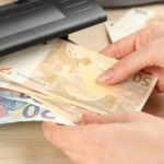 Curs valutar 12 august 2026: Cât valorează un euro și un dolar