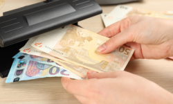 Curs valutar 12 august 2026: Cât valorează un euro și un dolar