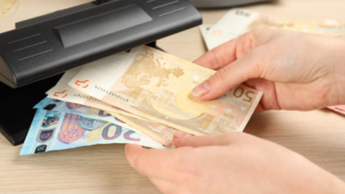 Curs valutar 12 august 2026: Cât valorează un euro și un dolar