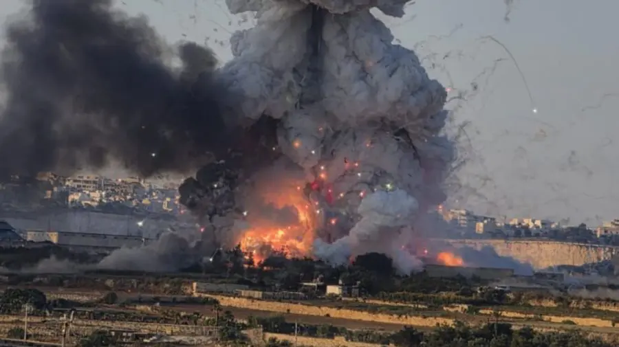 VIDEO Explozie uriașă la o fabrică de artificii în Malta. Două persoane au ajuns la spital