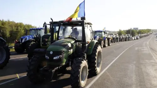Fermierii amenință că vor scoate tehnica agricolă în stradă. Solicitarea pe care o au către autorități