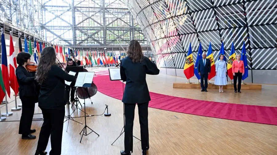 VIDEO Imnul Moldovei a răsunat în inima UE. Cum a fost întâmpinată delegația Moldovei la summitul din Bruxelles