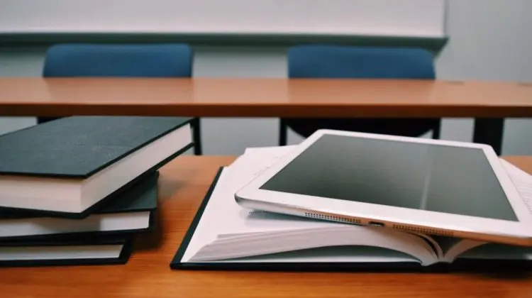 Sistemul antiplagiat din universități va fi actualizat pentru a identifica utilizarea inteligenței artificiale