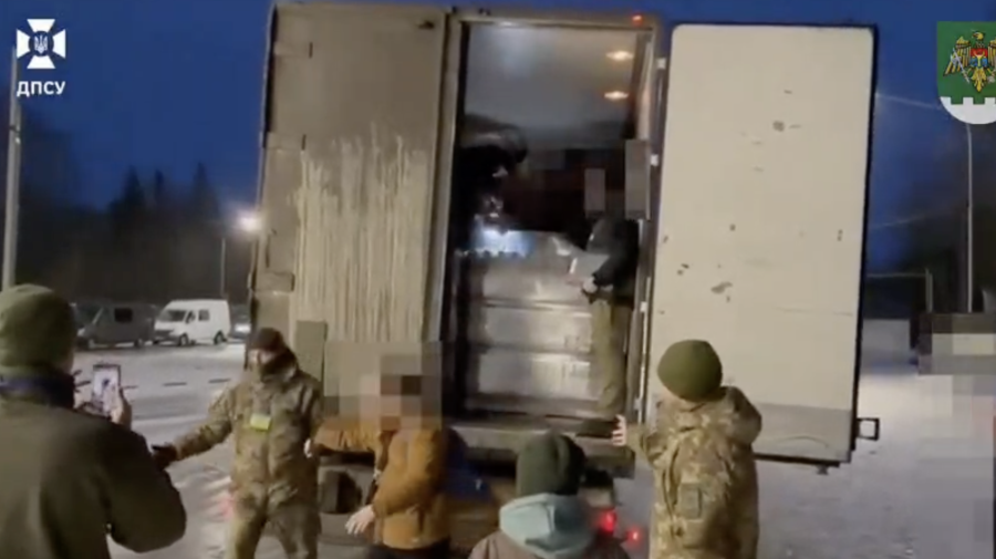 VIDEO Moldovean, reținut în Ucraina pentru că ar fi organizat migrație ilegală. A fugit acasă, dar a fost prins