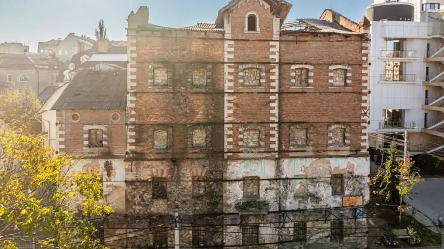 Clădirea abandonată a Morii Roșii ar putea fi readusă la viață. Ce se va construi în locul ei