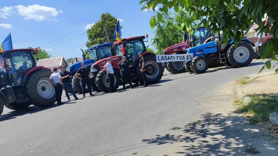 Protestul fermierilor: Cel puțin cinci trasee naționale sunt blocate