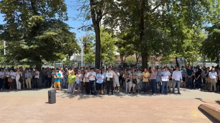 Opoziția și cetățenii au ieșit în stradă împotriva reformei fiscale propuse de Guvern