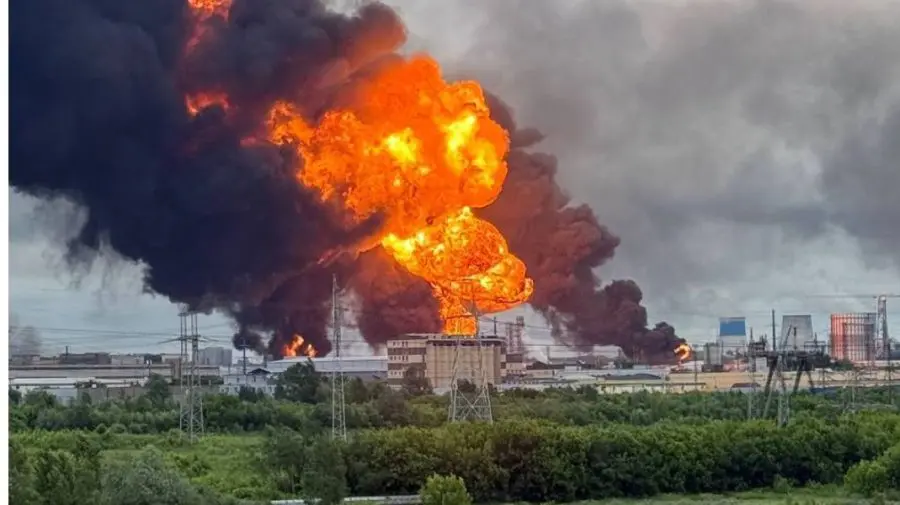VIDEO Atac masiv cu drone asupra Moscovei! Rafinăria din Kapotna, lovită și cuprinsă de incendii