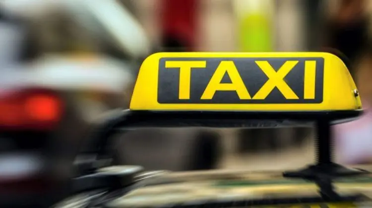 Noi reguli pentru platformele de taxi: Vor fi obligate să proceseze plățile prin băncile din Moldova